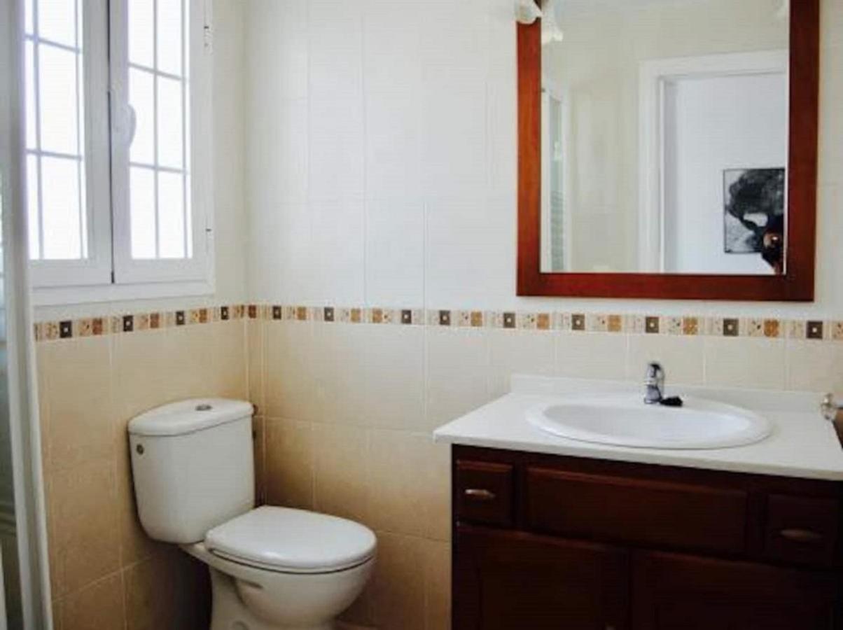 Fantastic 1 Bedroom Apartment In The Centre Of Nerja Luaran gambar
