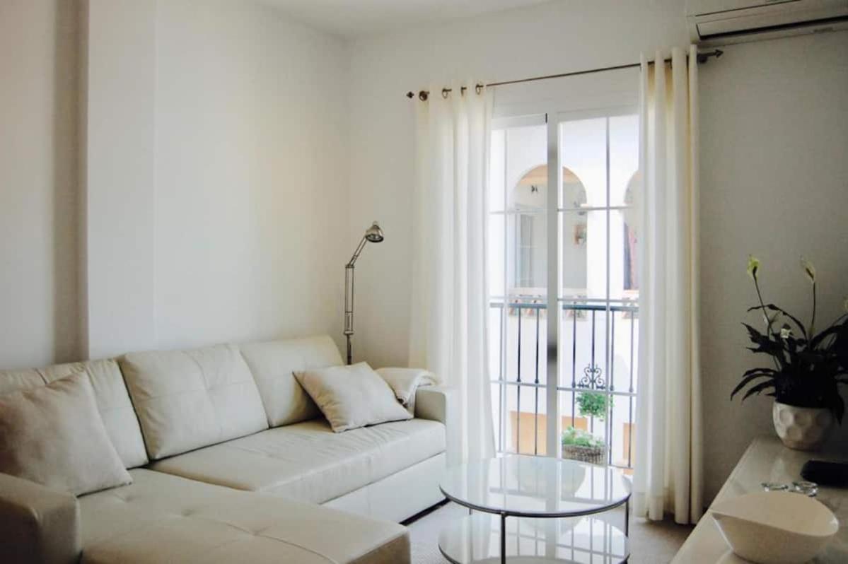 Fantastic 1 Bedroom Apartment In The Centre Of Nerja Luaran gambar
